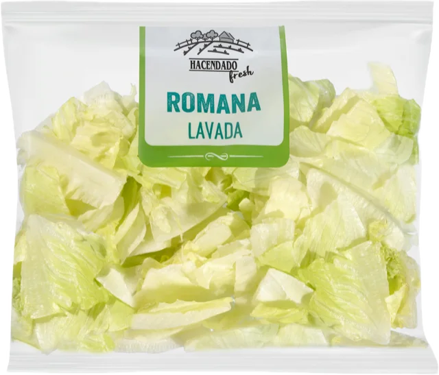 Lechuga romana cortada y lavada